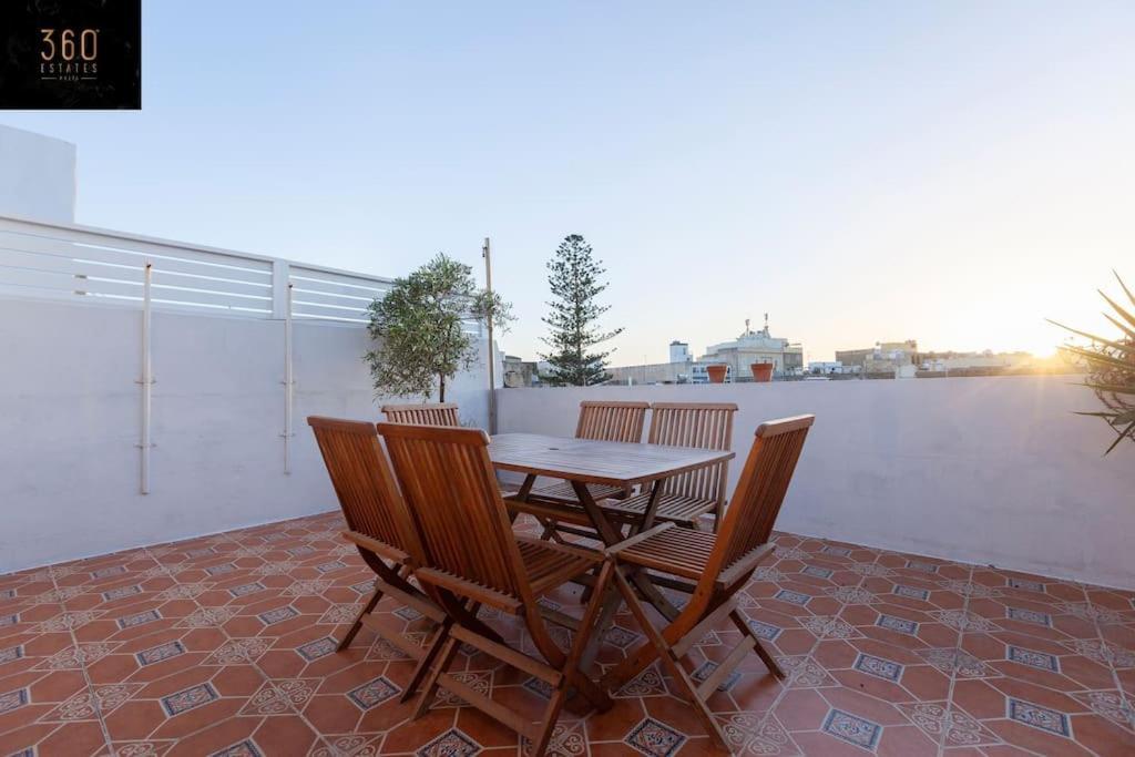 סליאמה Beautiful, Typical Maltese 4Br Home With Roof Top By 360 Estates מראה חיצוני תמונה