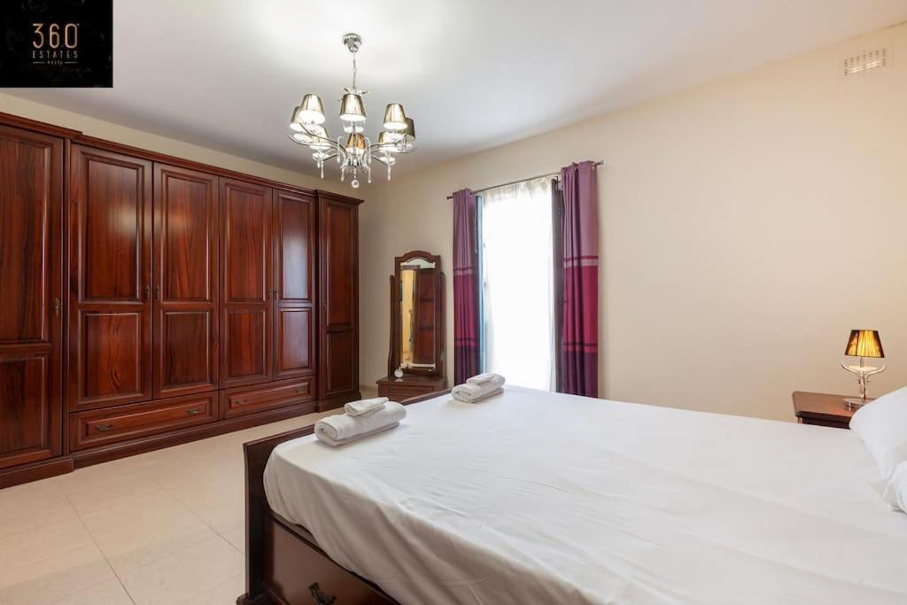 סליאמה Beautiful, Typical Maltese 4Br Home With Roof Top By 360 Estates מראה חיצוני תמונה